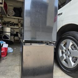 Mini Fridge HISENSE and Mini Fridge KENMORE