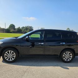 2014 Nissan Pathfinder **ONLY 89k Miles 