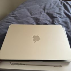 13.6 MacBook Air with apple M2 chip