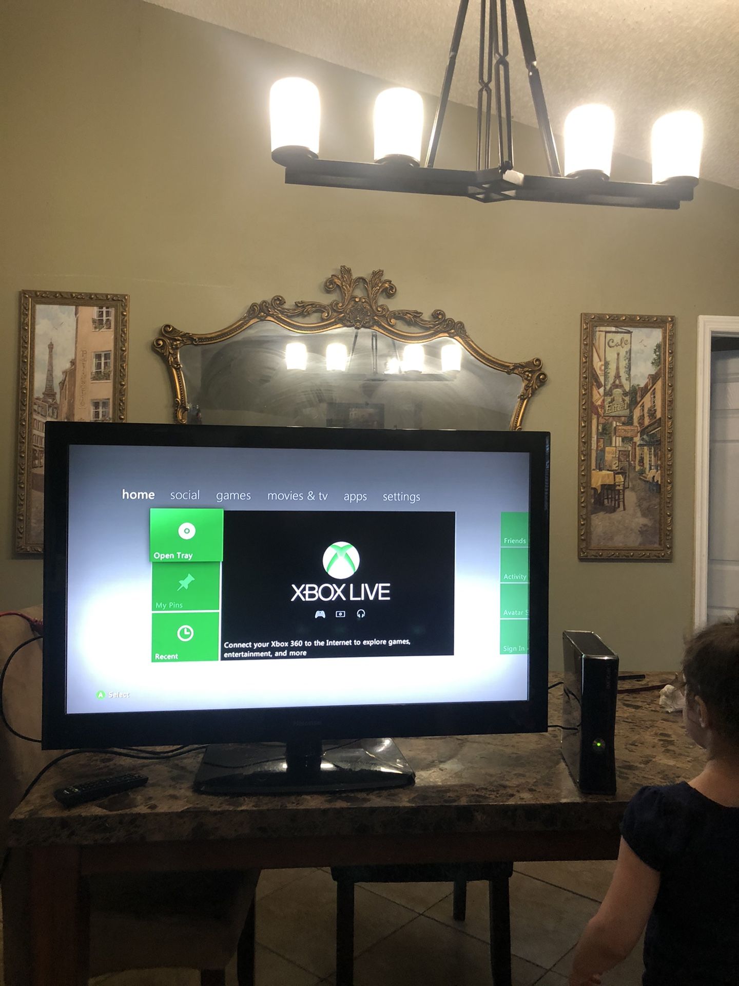 40” Flat Screen Tv Hisense With Remote And Xbox