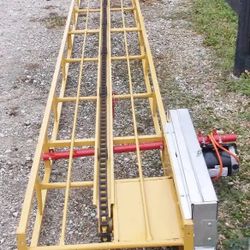 20. Ft Hay Elevator