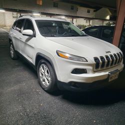 ***2017 Jeep Cherokee. $13,900 OBO