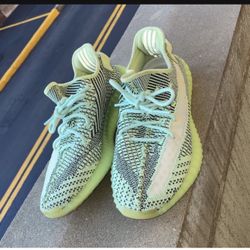 Adidas Yeezy Boost 350 V2 Glow Size 10.5