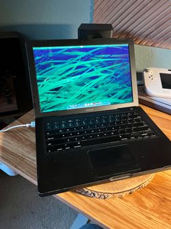 2008 MacBook - Black