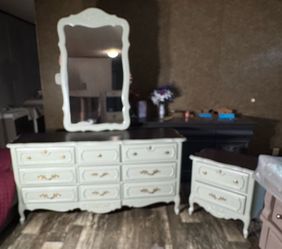 Stanley October mist dresser mirror nightstand