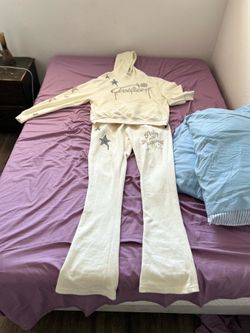 Full sweatsuit