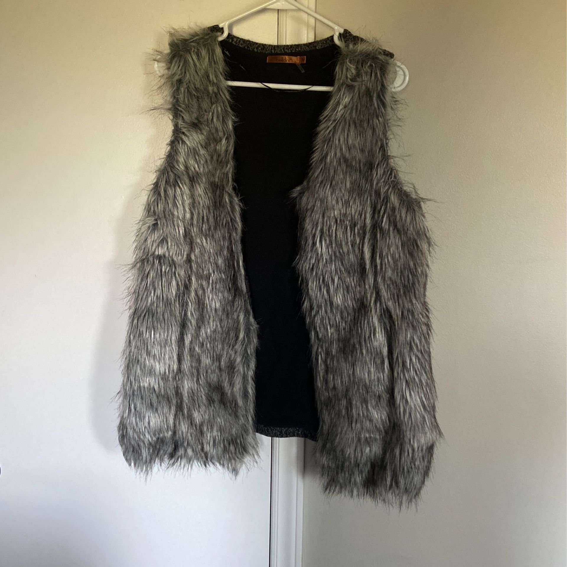 Vest (Women’s Black And Gray With Fur, Size Medium)