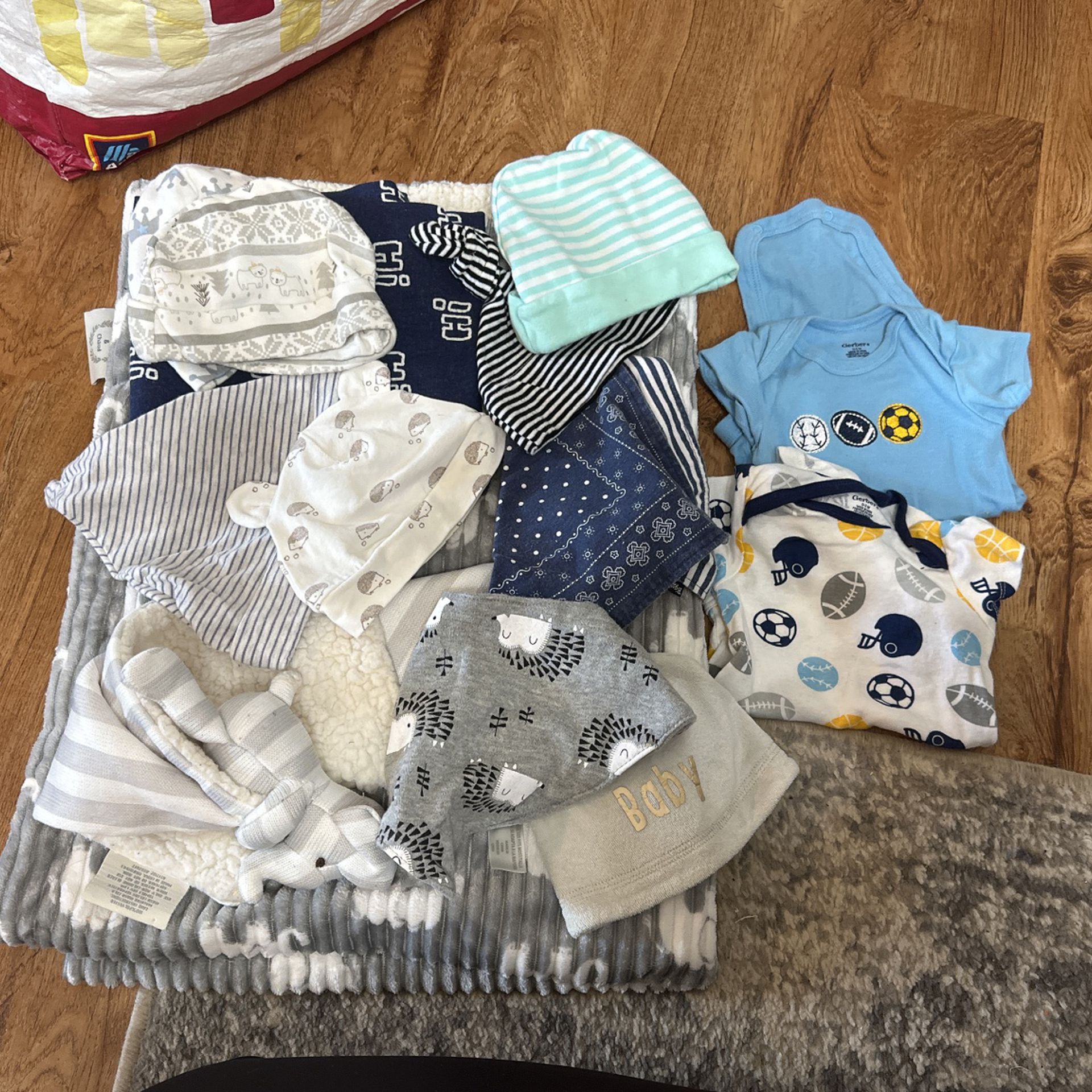 New Born Onesi Baby Blankets And Hats 