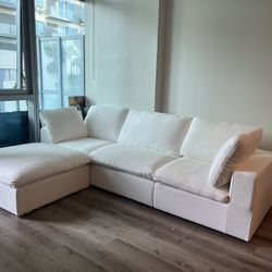 White Cloud 4pc Sectional Couch