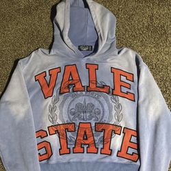 Vale Hoodie Size Small.        110 