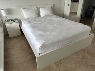 Apartment Unit Furniture Lot of items. On Miami Beach