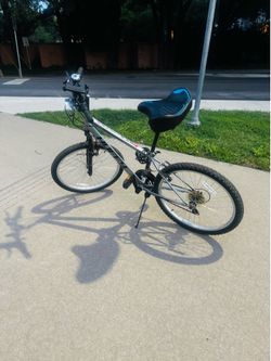 Huffy mountain bike w/ bigger seat