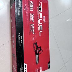 Milwaukee M18 FUEL 18-Volt Lithium-lon Brushless Battery 8 in. HATCHET Pruning Saw