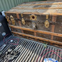 Antique Steamer Trunk Early 1900's. 
