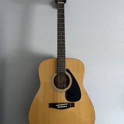 Yamaha F-310 Acoustic Guitar