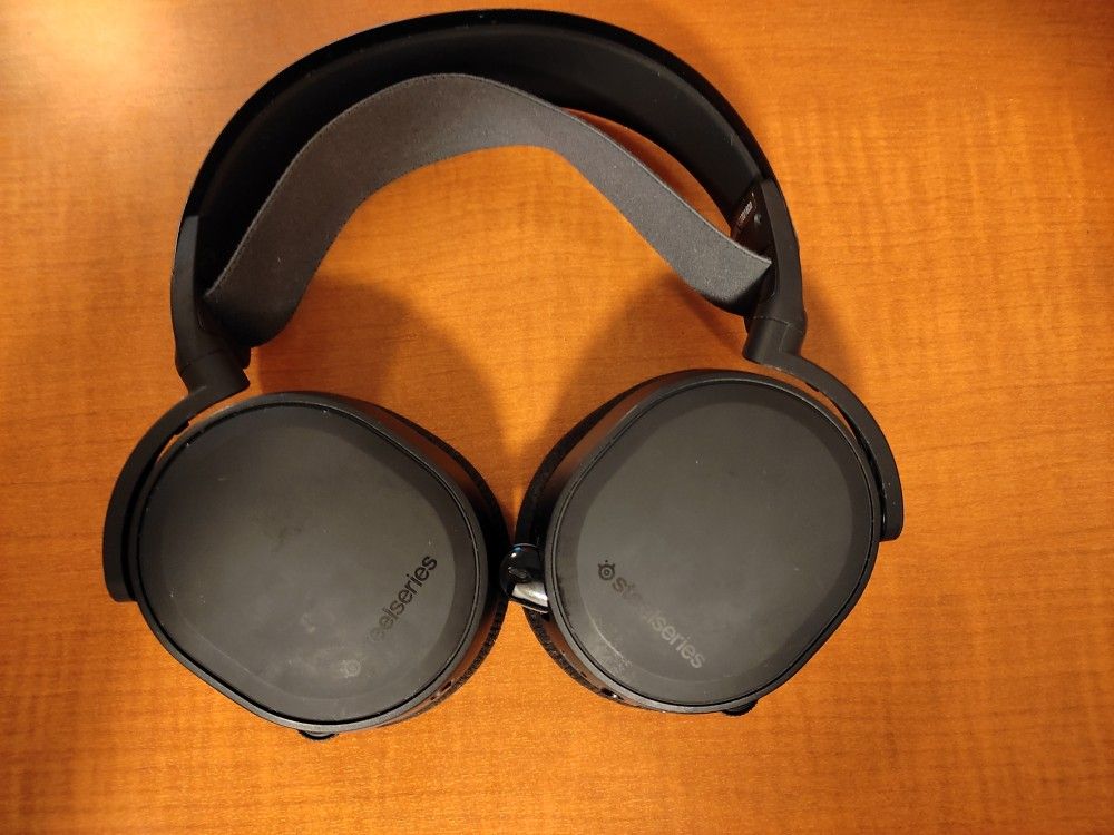 Steelsieries Arctis 7 Plus Wireless Headphones 