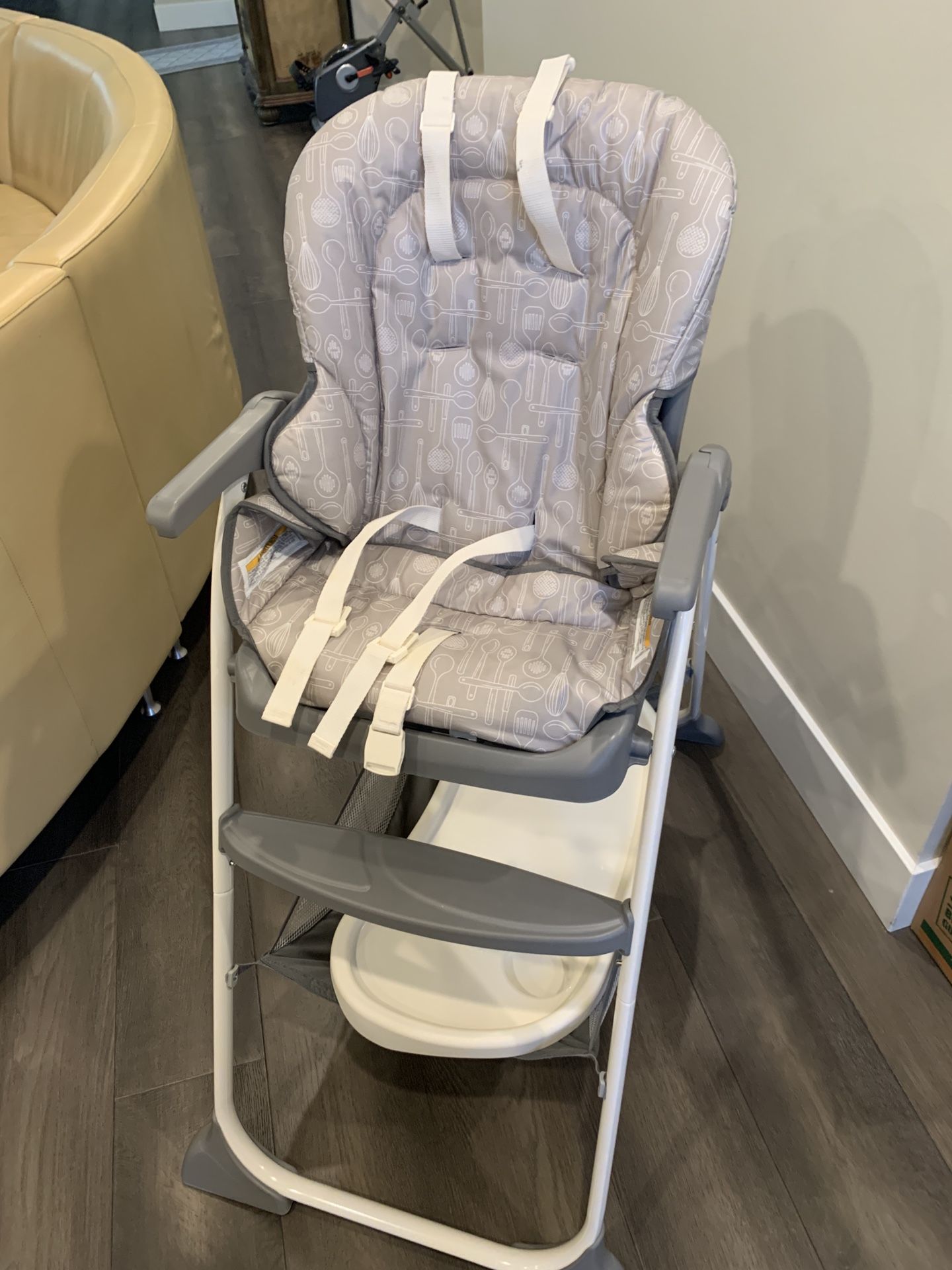 Graco Slim Snacker High Chair Ultra Compact High Chair Whisk for