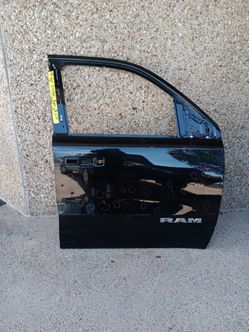 22019-22  Dodge Ram Right Front Door