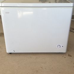 Danby Chest Freezer (7.2 Cu Ft)