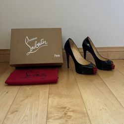 Louboutin - Black Patent Leather Heels SZ:37