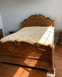 Queen size Bedroom set ( deliver available)
