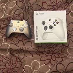 2 Xbox Controllers