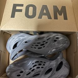 Jordan’s Yeezys Dunks Uggs New Balances 