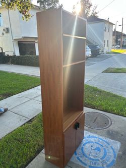 Free wood bookshelf