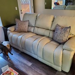 2021 La-z-boy Power Reclining Leather Couch 