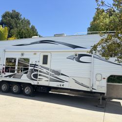 2005 Weekend Warrior 5th Wheel Toyhauler