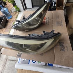 Hiunday Elantra 2016 Headlights 