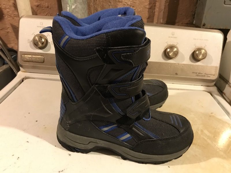 Boys snow boots size 6