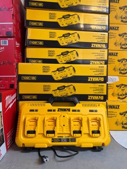 DEWALT 4-Port Fast Battery Charger