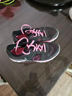 Women's Nikes 7y