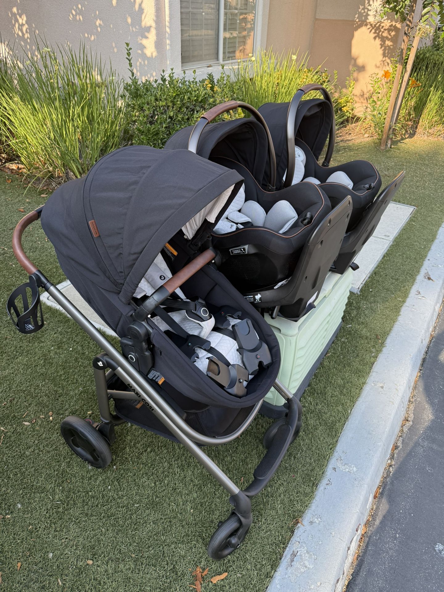 Maxi Cosi® Peri™ 180° Rotating TWO (2) Tayla Max Infant Travel