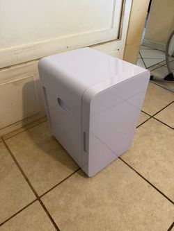 Brand New Portable Mini Fridge Cooler & Warmer – AC/DC Car Plug
