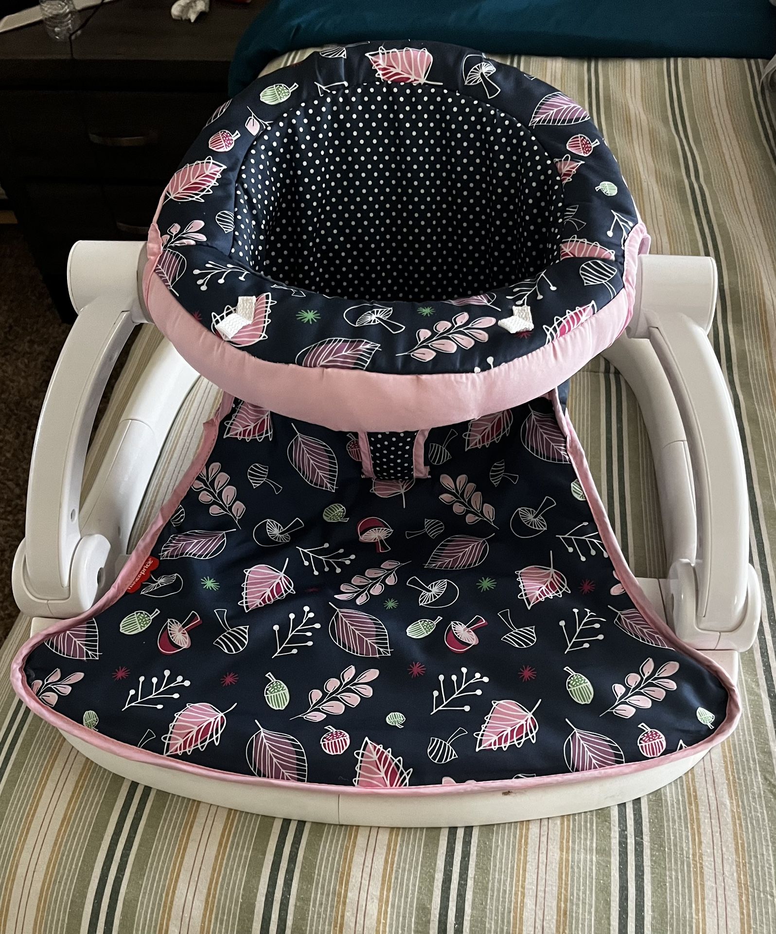 Fisher-Price Sit-Me-Up Floor Seat Portable Infant Chair for Sale in San ...