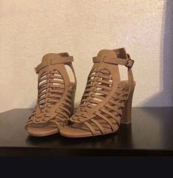 Women’s Tan Heels
