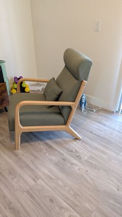 Wayfair Accent Chair with Lumbar Pillow – Like New