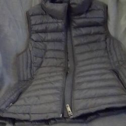 Tommy Hilfiger Gray Vest With Quilt Like Stitching