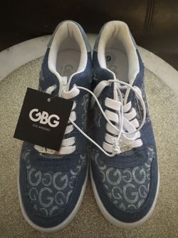 New Guess Sneakers, size 9
