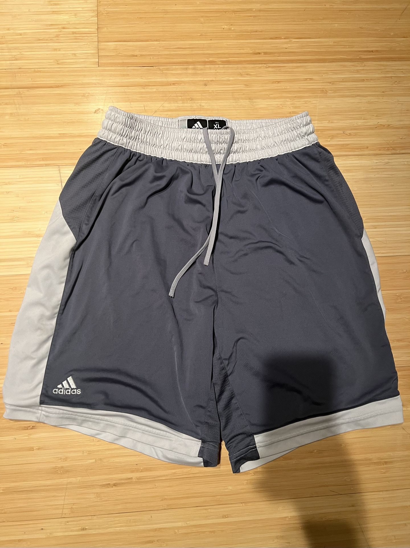 Men Adidas Shorts (Size M in Men)