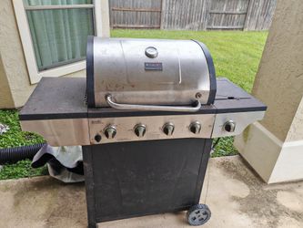 Char-Broil Classic Gas Grill with Cover & Propane Tank