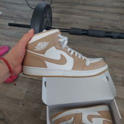 Jordan 1 Mid Tan Gum