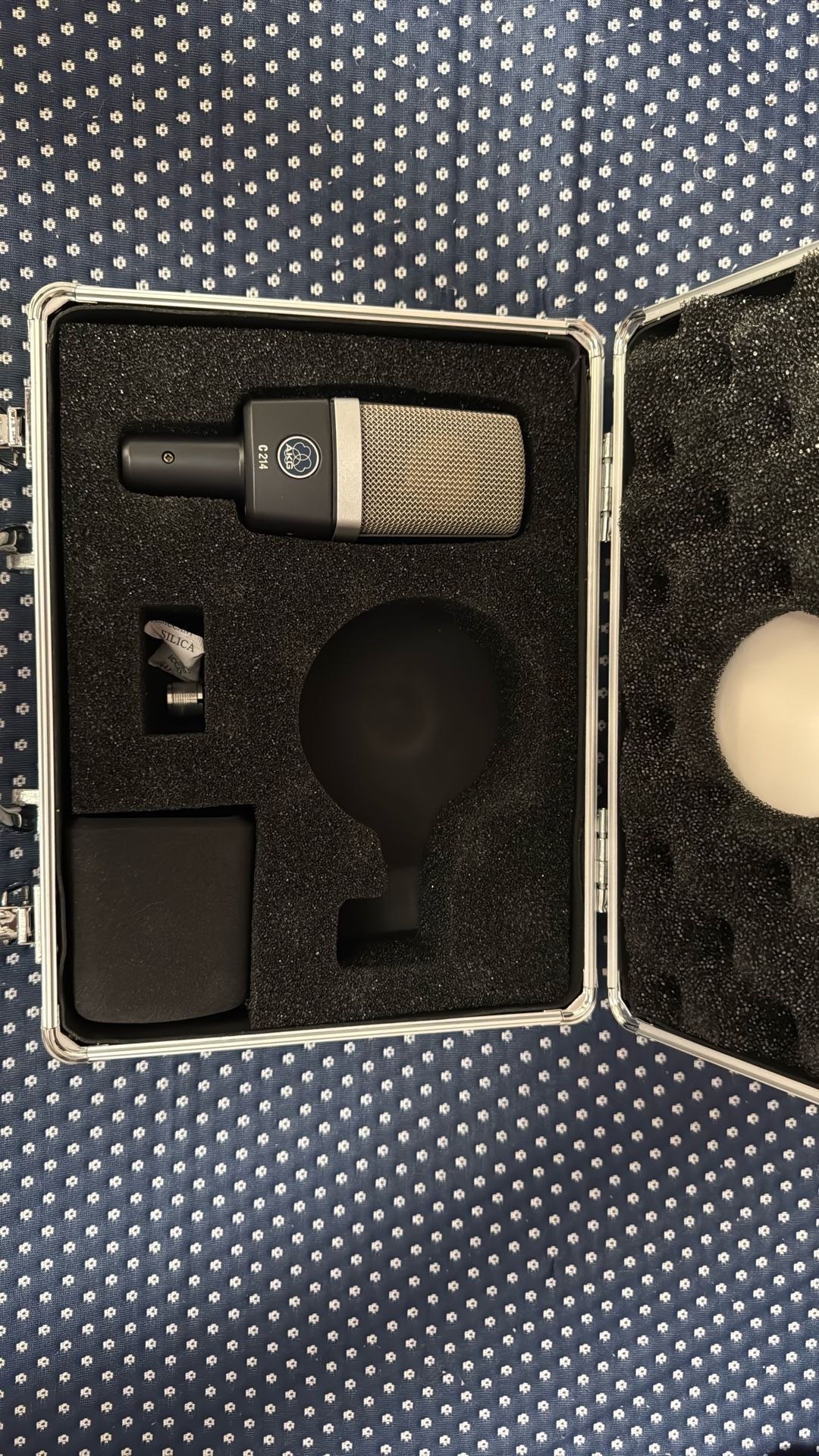AKG C214