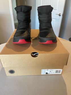 Uggs K Taney Weather Size 4Y