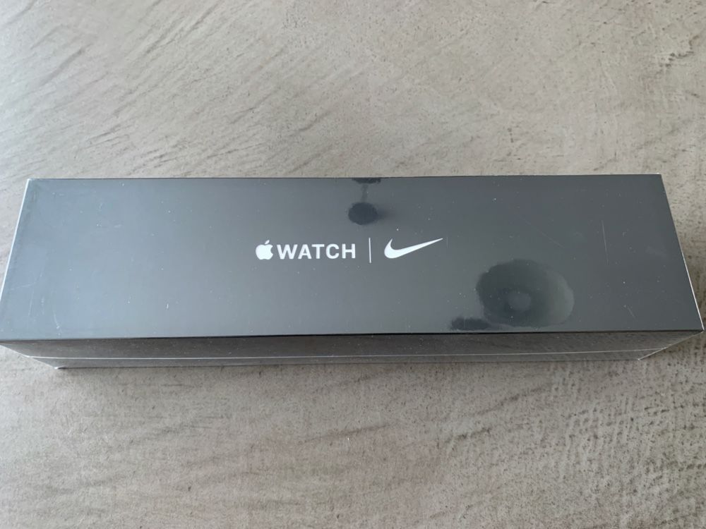 Apple Watch Series 4 44mm GPS+Cellular Sealed in Box