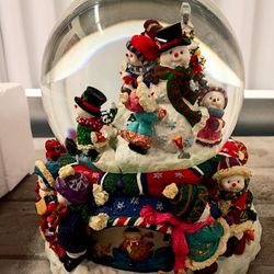Musical Christmas Snow Globe 