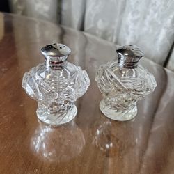 Clear Glass Salt & Pepper Shakers with Metal Tops Vintage 