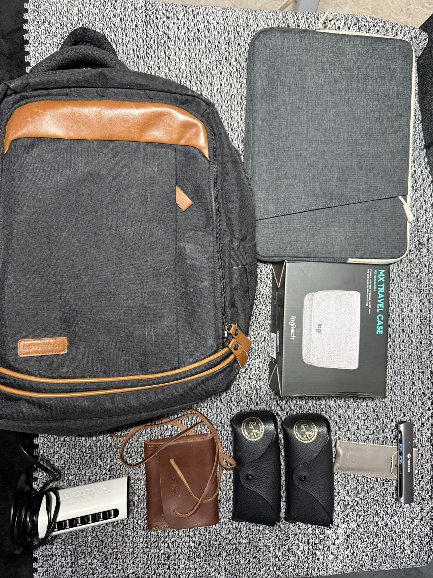 Travel Gear, Tech Gear, Electronics/ Ray Van